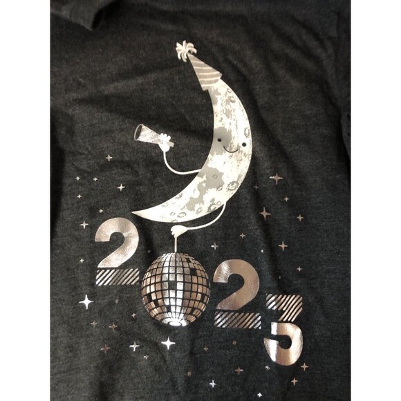Kids Cat & Jack Gray Silver Happy New Year 2023 Shirt 5T and Socks - Picture 6 of 8